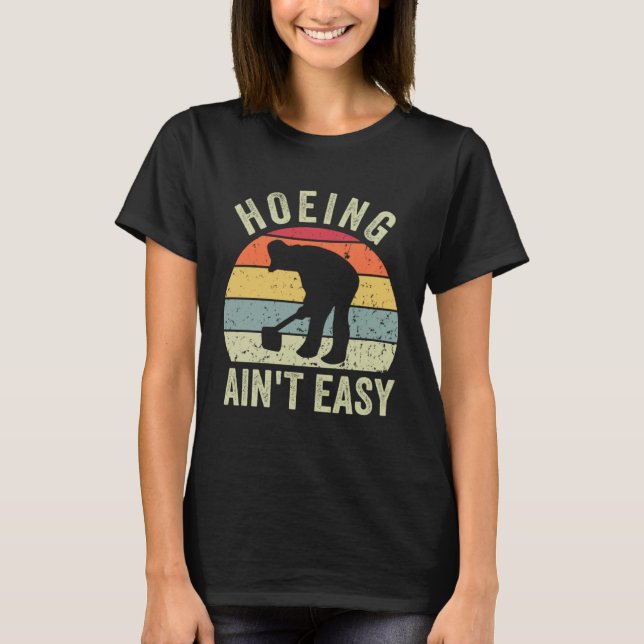 Funny Gardening Hoeing Ain't Easy Retro Garden Gar T Shirt (Framsida)