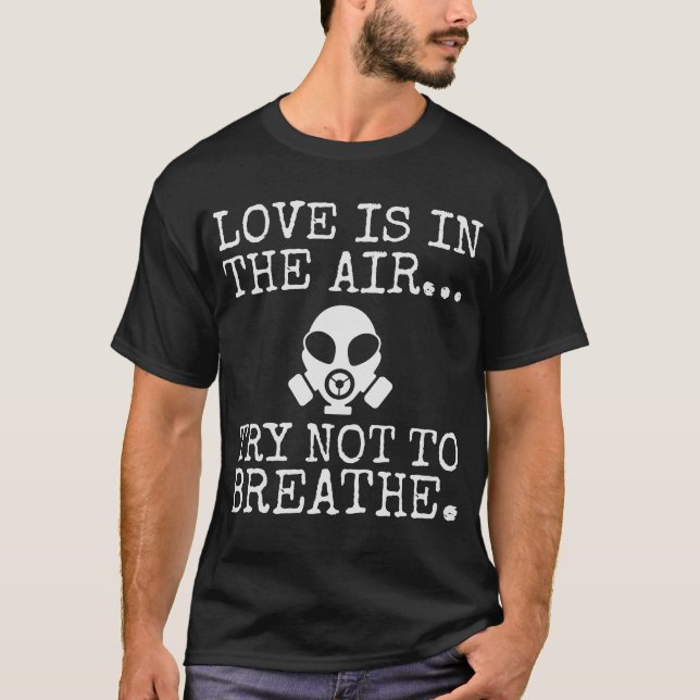 Funny Gas Mask Valentine - Love Is In The Air T Shirt (Framsida)
