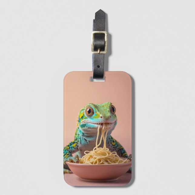 Funny Gecko Eating Spaghetti Bagagebricka (Framsida vertikal)