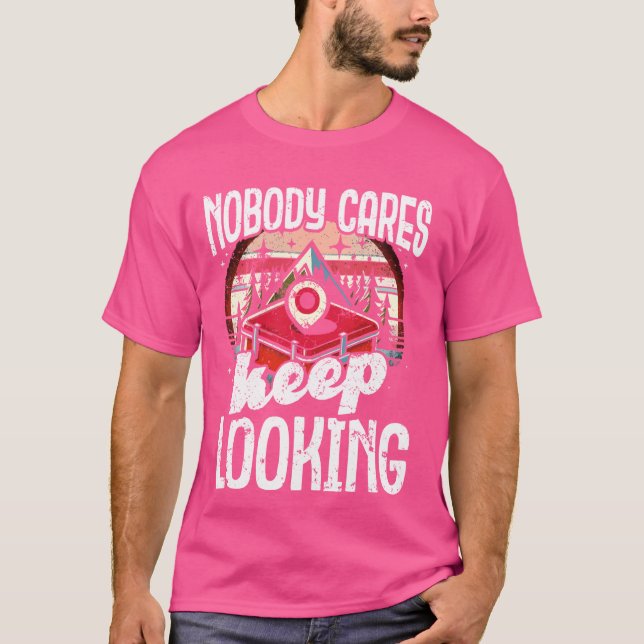 Funny Geocacher Ingen Cares Behålla Tittar Geocach T Shirt (Framsida)
