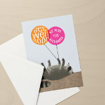 Funny Get well Soon Raccoon Balloons Kort<br><div class="desc">Kortet "Bli snart" för dem som känner till mörk humor och nischmeme har en redigerbar text på framsidan och insidan för ett meddelande om anpassningsbar för att hedra varje årtusende. Framsidan av det här hälsningskortet har en död tvättbjörn med två färgstarka,  orange och rosa,  ballonger bundna till foten.</div>