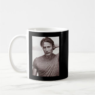 Funny Gifts Mikkelsen Danish Mads Actor Retro Wav Kaffemugg