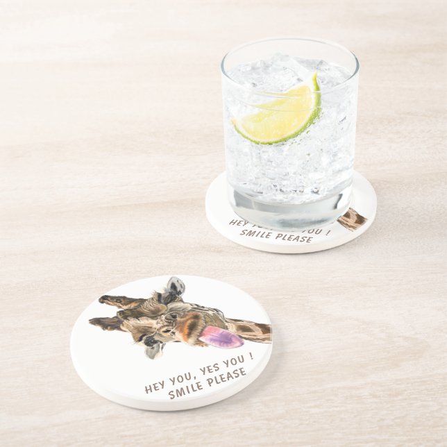 Funny Giraffe Tunga Out and Playful Wink - Smile Underlägg (Sidan)