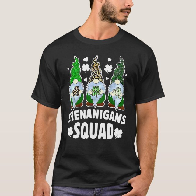 Funny Gnome Shenanigans Squad Shamrock St Patricks T Shirt (Framsida)