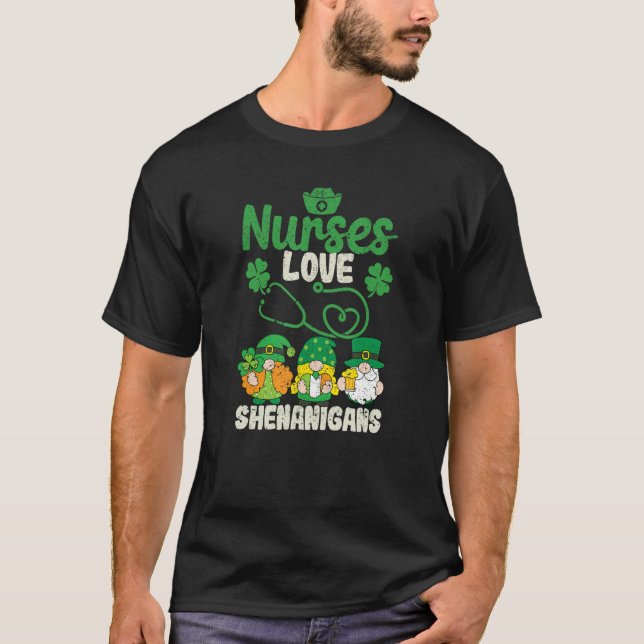 Funny Gnomes Nurse St Patricks Day Nurses Love She T Shirt (Framsida)