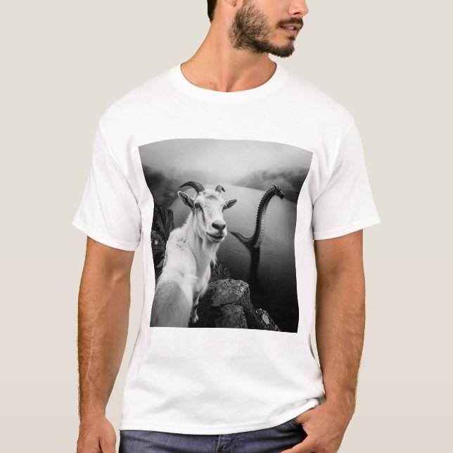 Funny Goat Selfie with Loch Ness Monster T-Shirt  (Framsida)