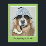 Funny Golden Retriever Detektiv Hund Birthday Vykort<br><div class="desc">Det här vykortet har en gyllene hund som är klädd som detektiv med en tandhatt, ett värmerör och solglasögon. Text på framsidan säger: "Mysteret är löst!" medan den bakre texten förklarar: "Du är gammal! Grattis på födelsedagen till en gyllene hund." Båda kan ändras eller tas bort till kostym efter behov....</div>