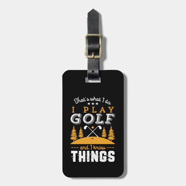 Funny Golfing Quote I Play Golf and I Know Sak Bagagebricka (Vertikal Framsida)