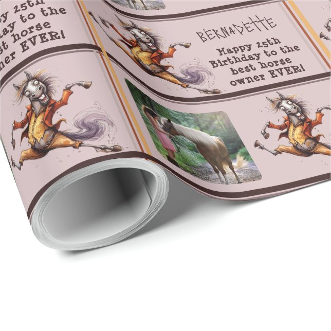 Funny Goofy Horse Birthday Namn Sentiment Presentpapper (Rullad Hörn)