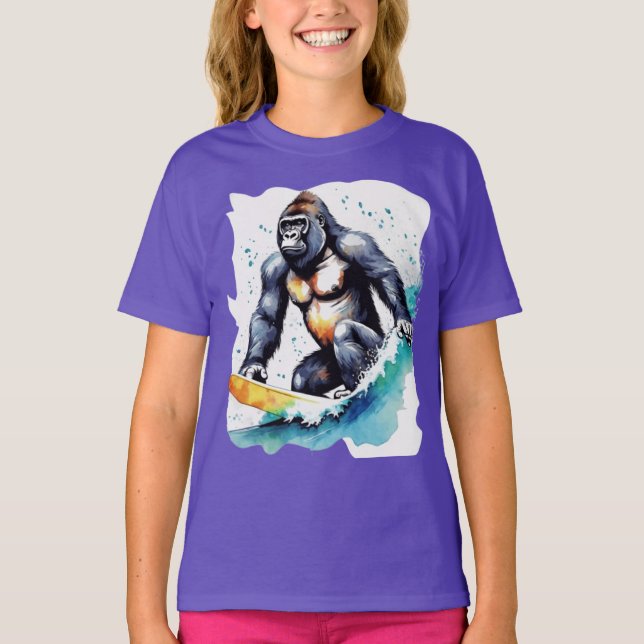 Funny gorilla surfing T-Shirt (Framsida)