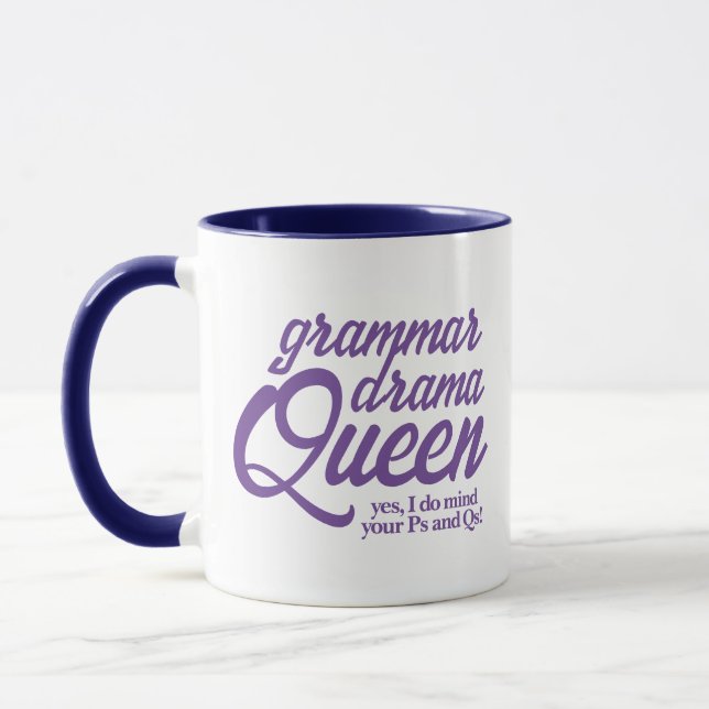 Funny Grammar Drama Queen Mind Your Ps and Qs Mugg (Vänster)