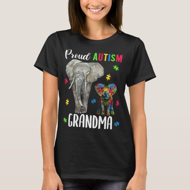 Funny Grandmas Autism Awareness Tshirt For Women.  T Shirt (Framsida)