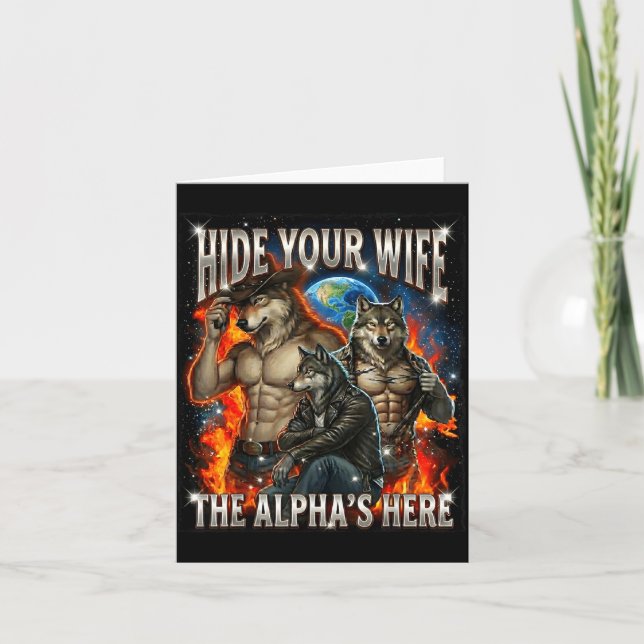 Funny Graphic Tee Hide Your Wife The Alpha Is Here Kort (Framsida)