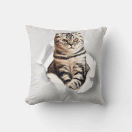Funny Grått Cat Popping thru Torn Papper Illusion Kudde