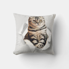 Funny Grått Cat Popping thru Torn Papper Illusion Kudde