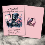 Funny Grim Reaper Death to My Youth 60th Birthday Kort<br><div class="desc">Söker efter perfektens morbid 60-årsdagars presentkort för en kvinna som kärlek mörk humor? Det här Grim Reaper 60th Birthday Card för kvinnor är precis vad du behöver! Den har en ren vattenfärgsillustration av Grim Reaper - även känd som Död eller Dödsängen - insvepte i traditionell svart, höll ett tänt ljus,...</div>