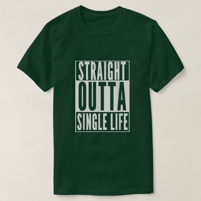 Funny GROOM RAK OUTTA SINGLE Life BRÖLLOP GI T Shirt (Design framsida)