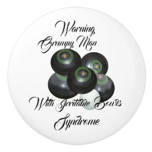 Funny Grumpy Man Gräsmatta Bowls Syndrome Knopp