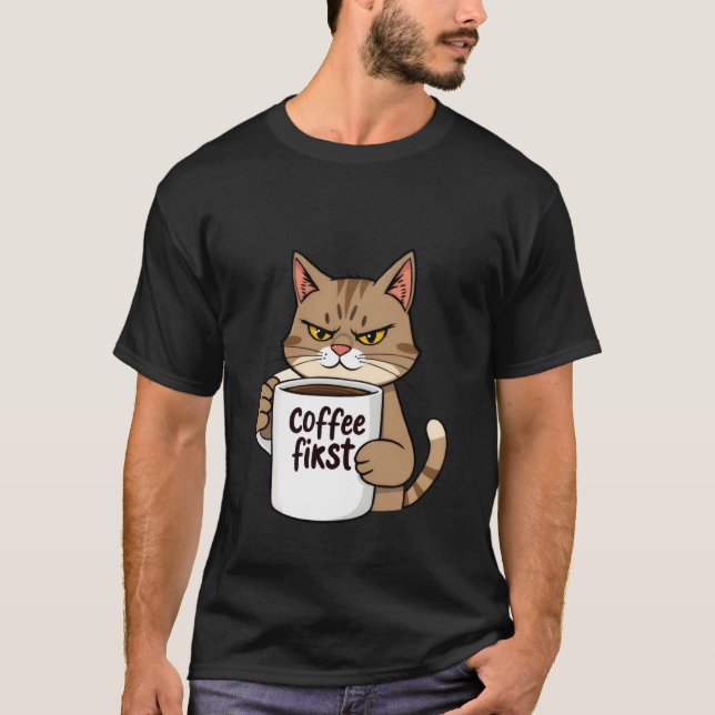 Funny Grumpy Tabby Cat Coffee First Morning ✨🐾☕ T Shirt (Framsida)