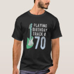 Funny Guitar Player Music Älskare 70th Birthday Gi T Shirt<br><div class="desc">Lustigt 70-årsdagskjorta för manar kvinnor, 70-åriga födelsedag ger för manar kvinnor. Fantastisk-musiken citerar ord som spelar födelsedagspresnummer 70 akustiska baser, elektrisk gitargrafiktskjorta. Roligt coola grattis på födelsedagen skjorta för guitaristisk musik älskare. Underbar och unik födelsedagskalkyl för honom hennes make fru far mor-mormor från mamma, musikaliska instrumentspelare, land pop klassisk musik...</div>