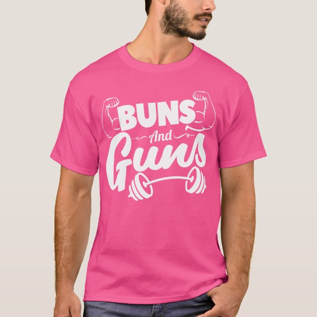 Funny Gym Fitness Buns och Guns T Shirt (Framsida)