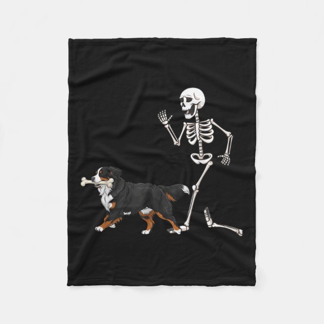 Funny Halloween Bernese Mountain Hund och Skeleton Fleecefilt (Framsidan)