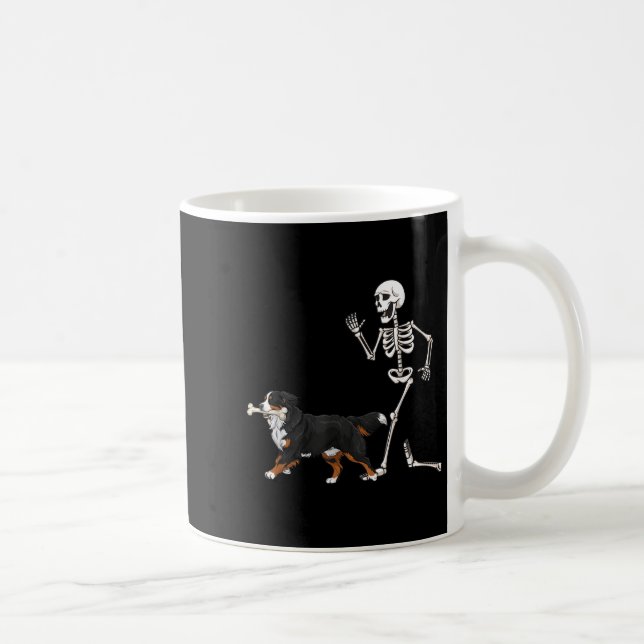 Funny Halloween Bernese Mountain Hund och Skeleton Kaffemugg (Höger)