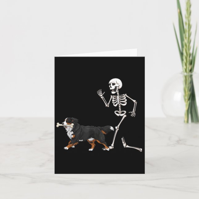 Funny Halloween Bernese Mountain Hund och Skeleton Kort (Framsida)