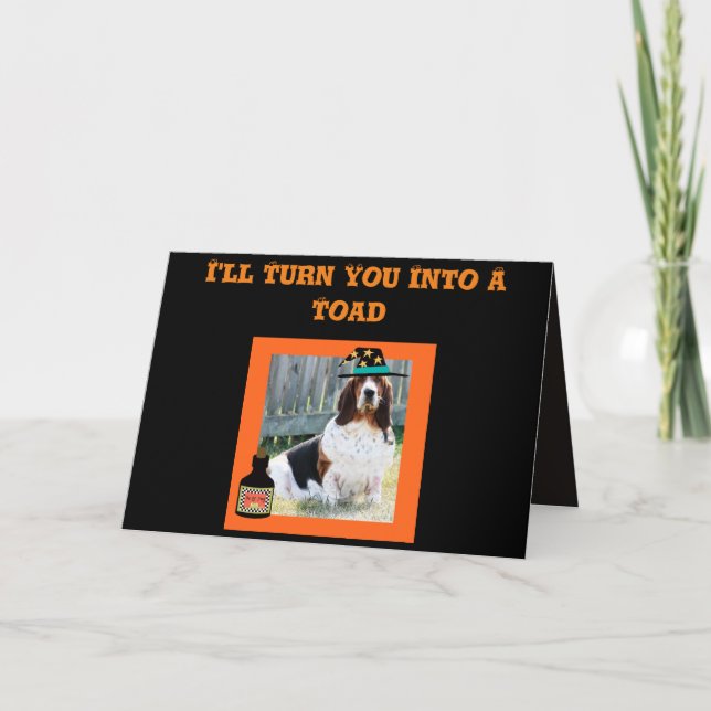 Funny Halloween Card w/Cute Basset Witch och Frog Kort (Framsida)