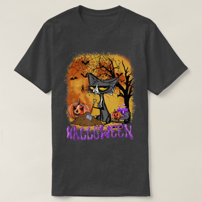 Funny Halloween Cat Bats Pumpkin Digging  T Shirt (Design framsida)