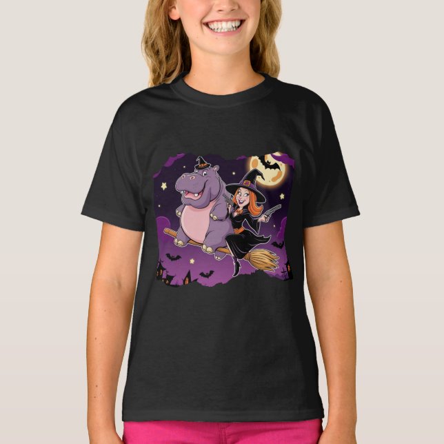Funny Halloween Hippo Riding Pistol med Witch T Shirt (Framsida)