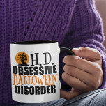 Funny Halloween Mugg<br><div class="desc">Lite Halloween humor i orange och svart. Inget säger att du är besatt av Halloween helgdag mer än O.H.D.,  överdriven Halloween-störning. Fullständig med hemsökta fladdermöss för O.</div>