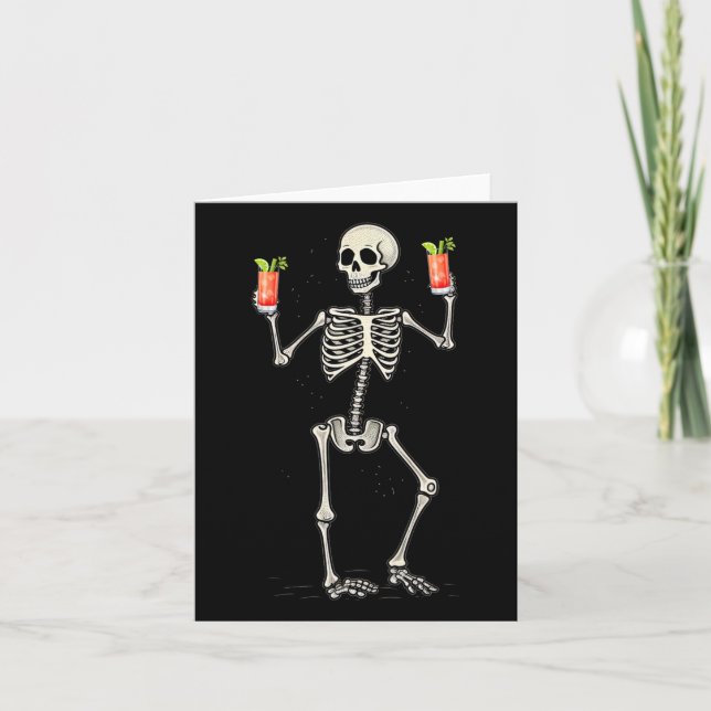 Funny Halloween Skeleton Drinking Bloody Mary Svan Kort (Framsida)