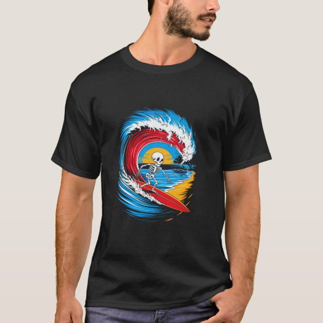 Funny Halloween Spooky Skeleton Surfing T Shirt (Framsida)