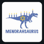 Funny Hanukkah Dinosaur MenorahSaurus Dino Fyrkantigt Klistermärke<br><div class="desc">Lycklig Hanukkah Dinosaur Menorahsaurus. Cute och fånig dinosaur med menorahljus på ryggen. Det gör en fantastisk-gag-gåva eller födelsedagspresent till en vetenskapsman och dino älskare eller paleontolog.</div>