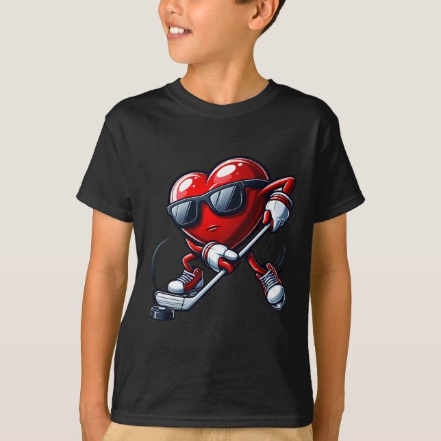 Funny Heart Playing Hockey Valentines Day Mens Boy T Shirt (Framsida)