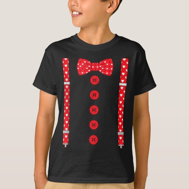 Funny Hearts Bow Tie Suspenders Valentine's Day Co T Shirt (Framsida)
