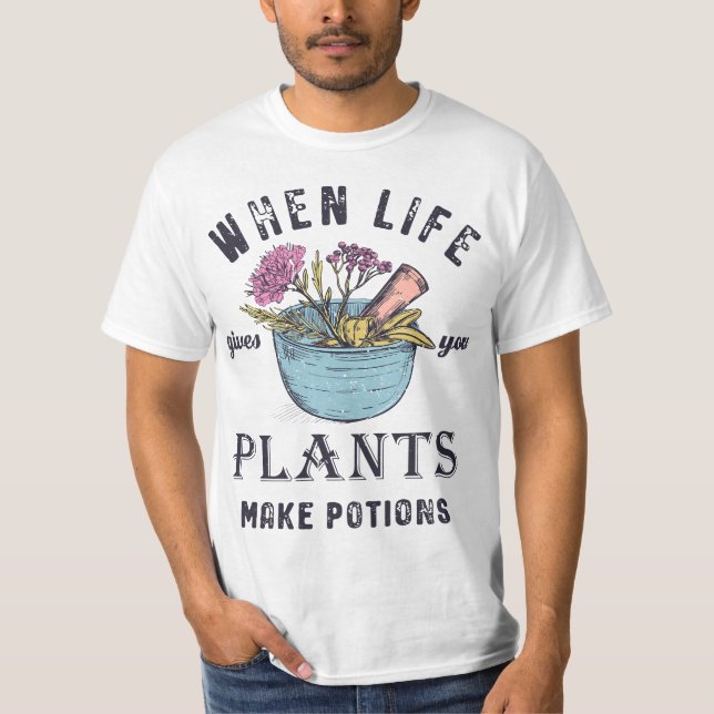 Funny Herbalist and Apothecarist Puns Make Potions T Shirt (Framsida)