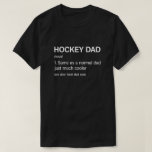 Funny Hockey Pappa Definition Hockey Älskare T Shirt<br><div class="desc">Lustigt Hockey Pappa Definition. Den här typografin är den bästa presenten för Hockey Älskare på jul eller på födelsedag. Ta den här T-tröjan,  hoodie,  dekal och mer!</div>