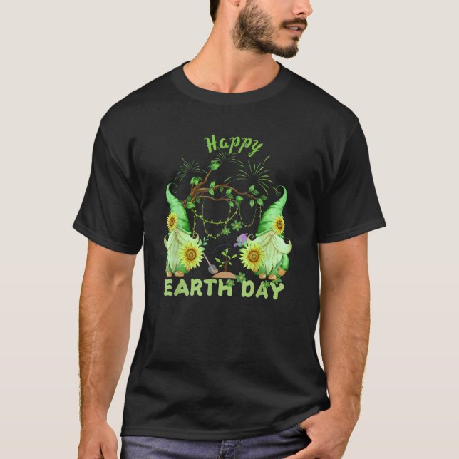 funny holiday earth day happy gnomes arbor day flo t shirt (Framsida)