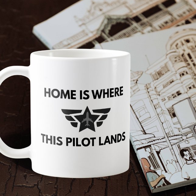 Funny Home Where This Pilot Lands Plane Welcome  Kaffemugg (Skapare uppladdad)