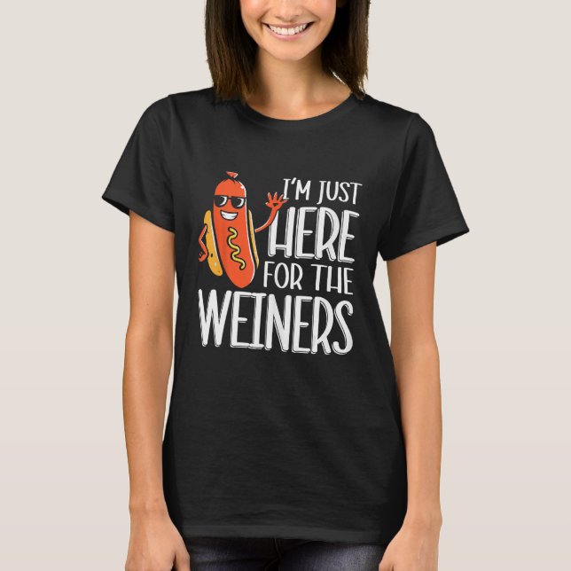 Funny Hot Dog I'm Just Here For The Wieners Sausag T Shirt (Framsida)