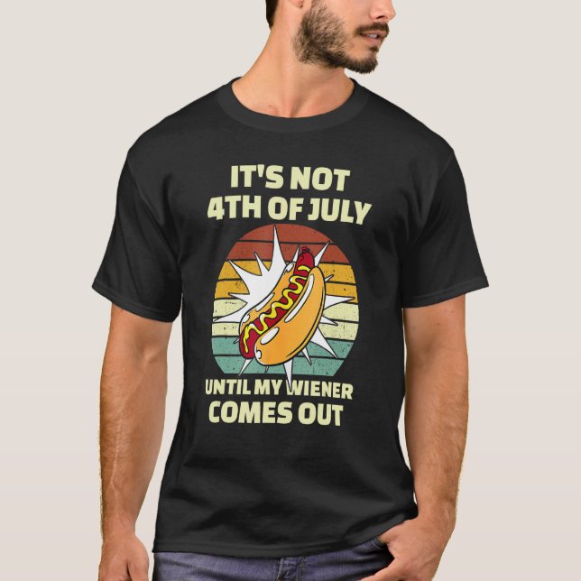 Funny Hotdog It's Not 4th of July Until My Wiener  T Shirt (Framsida)