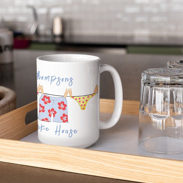 Funny Humor sommartid Personlig Kaffemugg (Whimsical swimsuits lake house personalized mug)