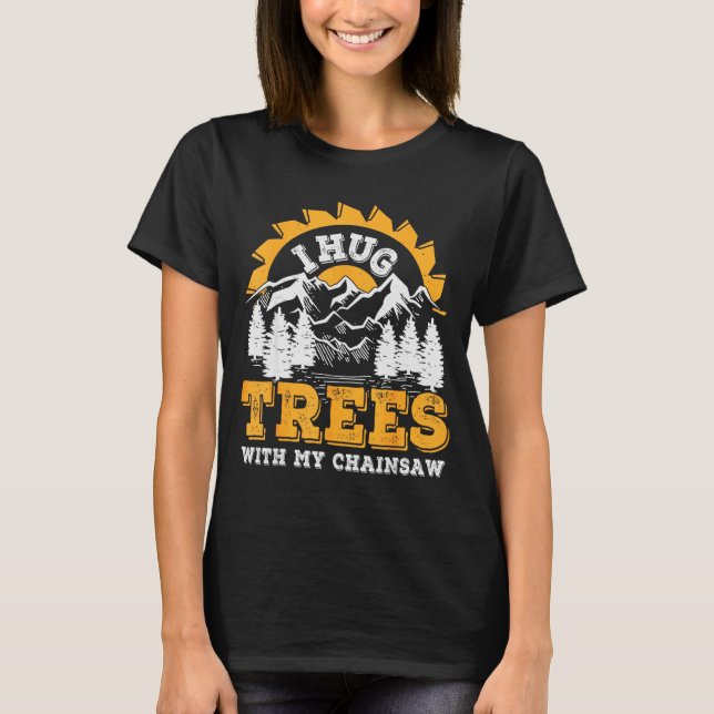 Funny I Hug Trees Chainsaw Logger Mountain Design  T Shirt (Framsida)