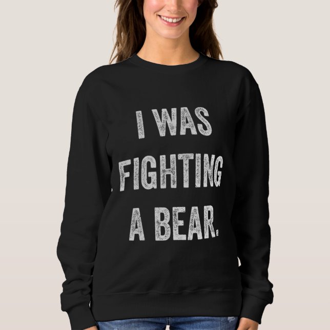 Funny Injury Get Well Gift - I was fighting a bear T Shirt (Framsida)