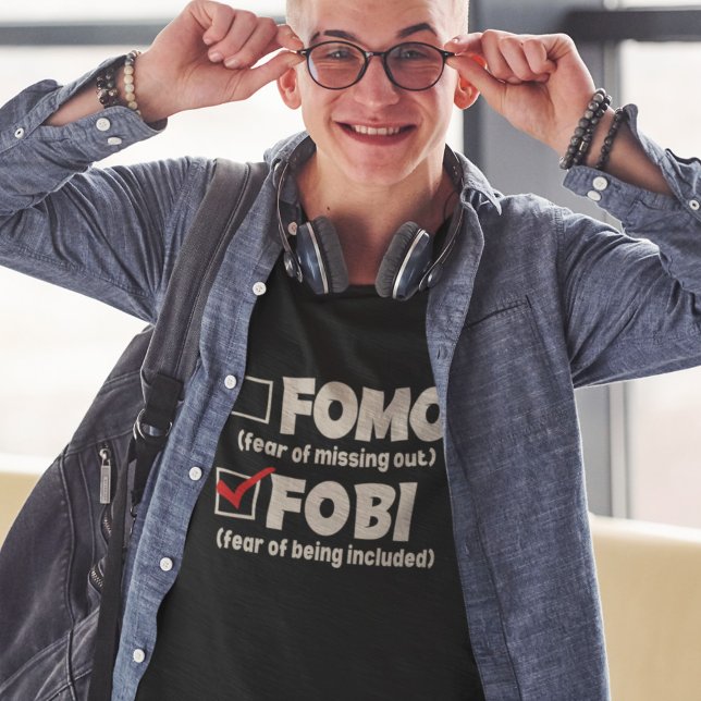 Funny Introvert FOMO FOBI Socially Awkward Mörk T Shirt (Skapare uppladdad)