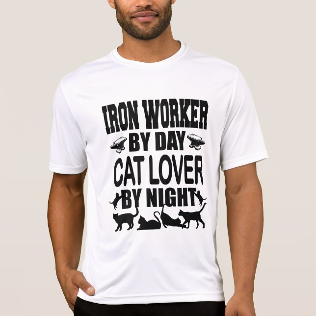 Funny Iron Worker by Day Cat Lover by Night T Shirt (Framsida)