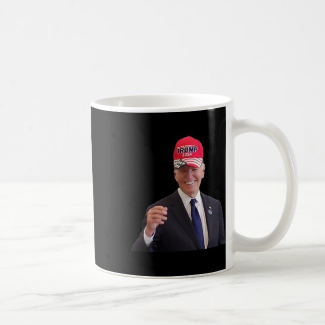 Funny Joe Biden Dons Trump 2024 Cap Kaffemugg (Höger)