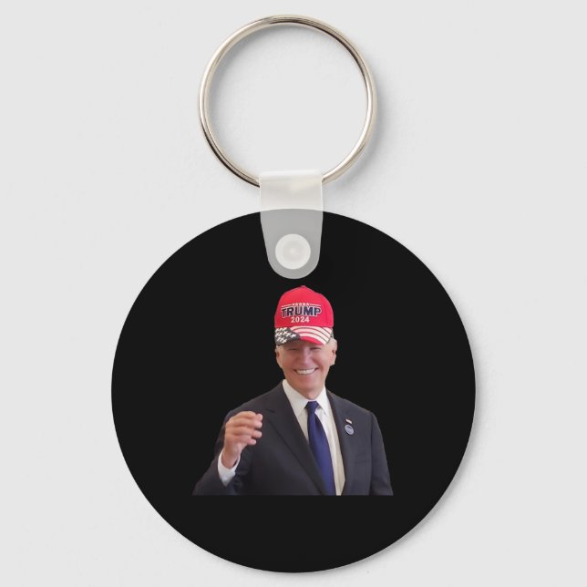 Funny Joe Biden Dons Trump 2024 Cap Nyckelring (Framsida)